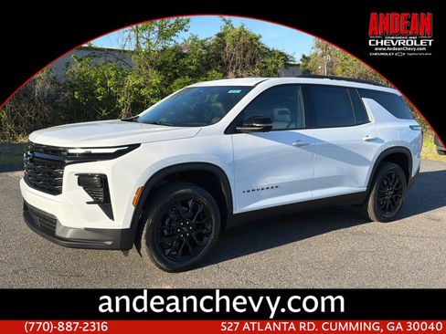 New 2026 Chevrolet Traverse LT image 1