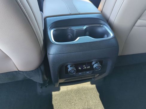 Used 2025 Buick Enclave Preferred image 21