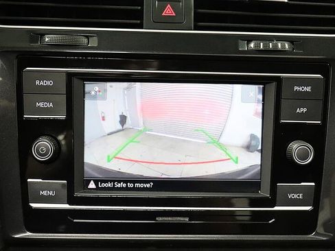 Used 2021 Volkswagen Golf 4-Door FWD image 24