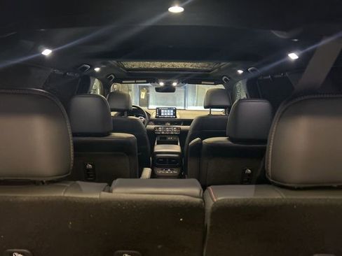 Used 2025 Honda Pilot TrailSport image 30