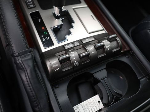 Used 2013 Lexus LX 570 4WD w/ Luxury Pkg image 22