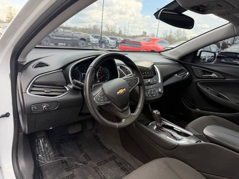 Used 2018 Chevrolet Malibu LT image 11