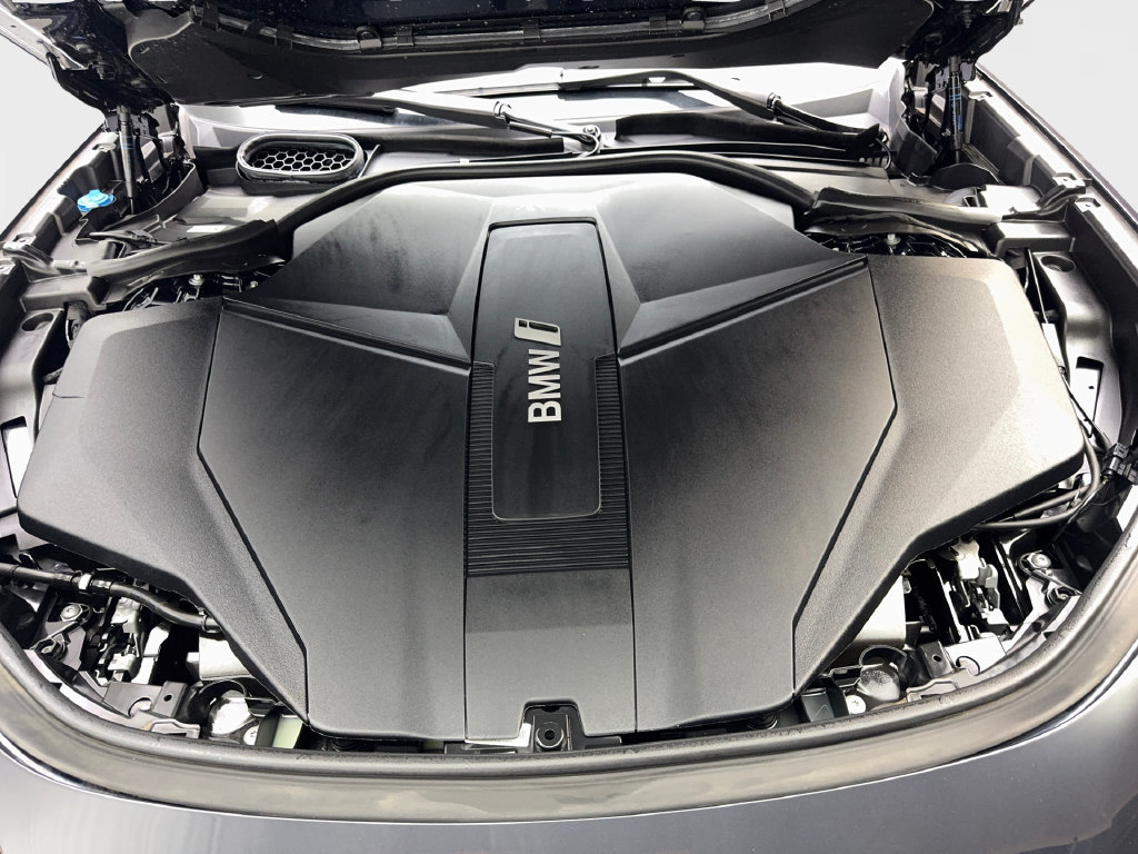Used 2024 BMW i7 xDrive60 w/ Executive Package AWD/4WD image 74