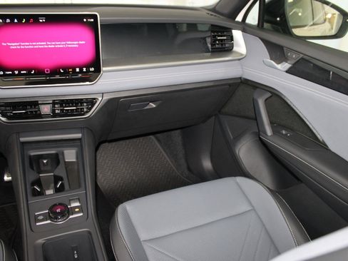 New 2026 Volkswagen Tiguan SE R-Line image 30