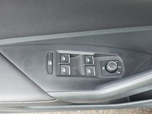 Used 2023 Volkswagen Jetta SE w/ Panoramic Sunroof Package FWD image 11