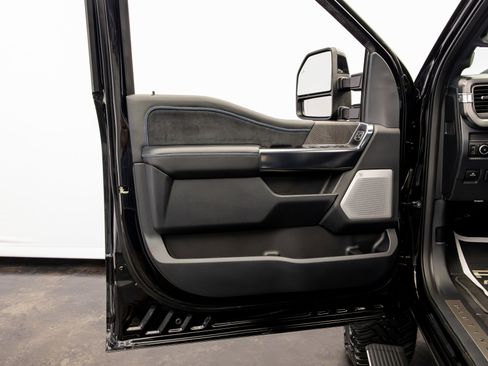 Used 2025 Ford F250 Platinum w/ FX4 Off-Road Package AWD/4WD image 32