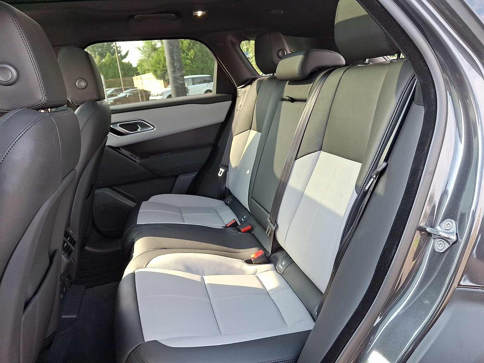 Certified 2026 Land Rover Range Rover Velar Dynamic SE AWD/4WD image 19