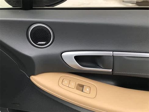 Used 2021 Hyundai Sonata Limited w/ Preferred Accessory Package image 29