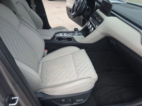 Used 2022 Genesis G70 3.3T RWD image 12