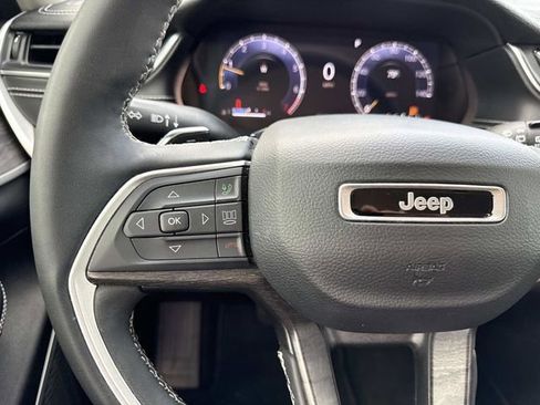 Used 2023 Jeep Grand Cherokee L Limited w/ Luxury Tech Group II RWD image 17