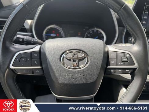 Used 2022 Toyota Highlander XLE AWD/4WD image 21