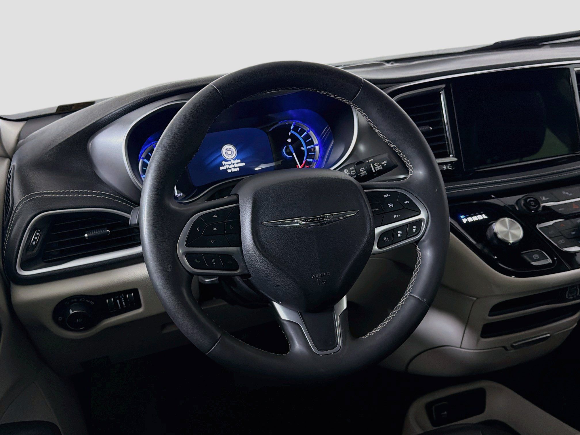 Used 2023 Chrysler Pacifica Touring-L FWD image 18