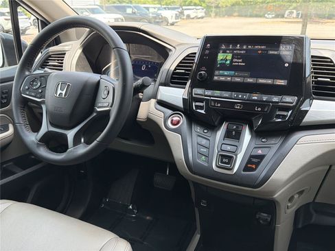 Used 2024 Honda Odyssey EX-L image 3