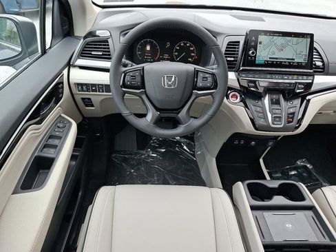 New 2026 Honda Odyssey Touring image 9