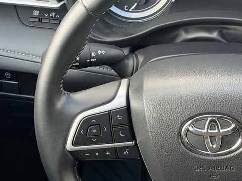 Certified 2025 Toyota Highlander LE image 12