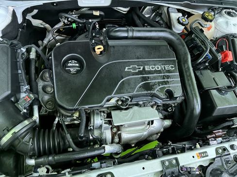 Used 2018 Chevrolet Malibu LT FWD image 25