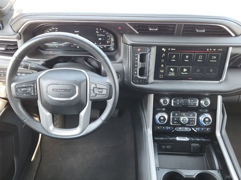 Used 2023 GMC Yukon XL Denali RWD image 30