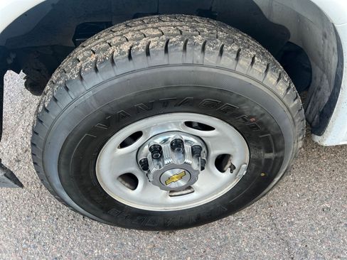 Used 2024 Chevrolet Express 3500 LT w/ LT Preferred Equipment Group image 30