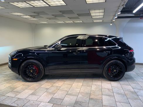 Used 2024 Porsche Cayenne S w/ Premium Package AWD/4WD image 6