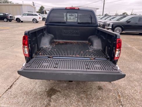 Used 2019 Nissan Frontier SV image 17
