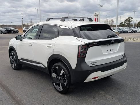 New 2026 Nissan Kicks SR w/ Cold Weather Package FWD image 5