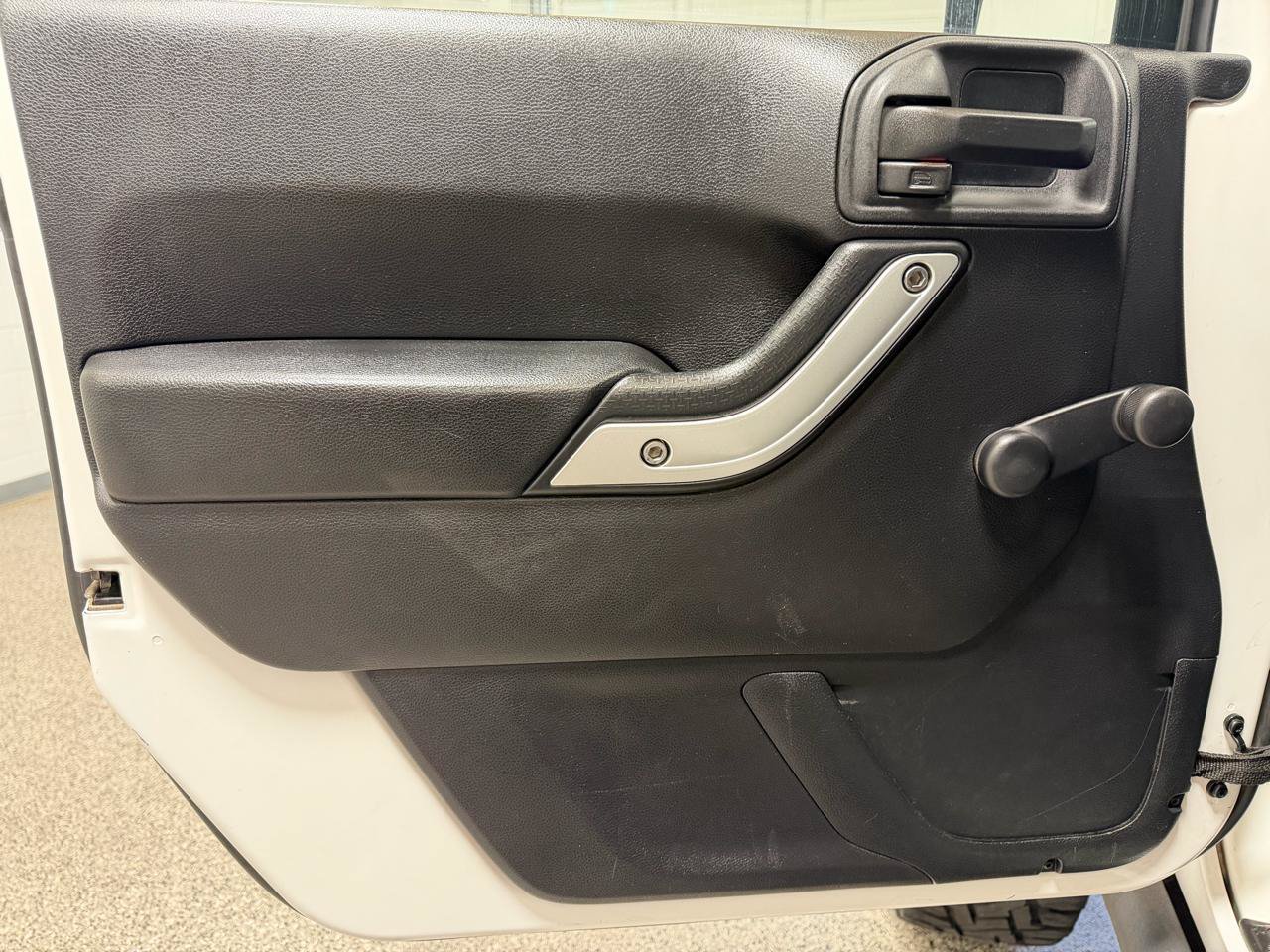Used 2015 Jeep Wrangler Rubicon AWD/4WD image 10