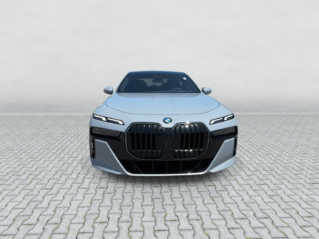 Used 2026 BMW 740i xDrive w/ Luxury Rear Seating Package AWD/4WD image 3