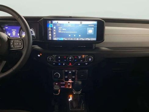 Used 2024 Jeep Wrangler Unlimited image 34