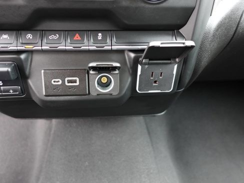 Used 2023 Chevrolet Silverado 1500 Custom image 40