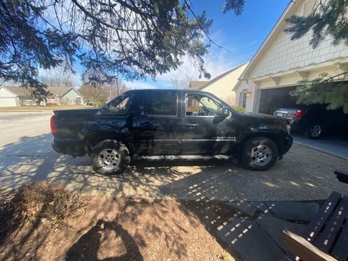 Used 2009 Chevrolet Avalanche LT image 2