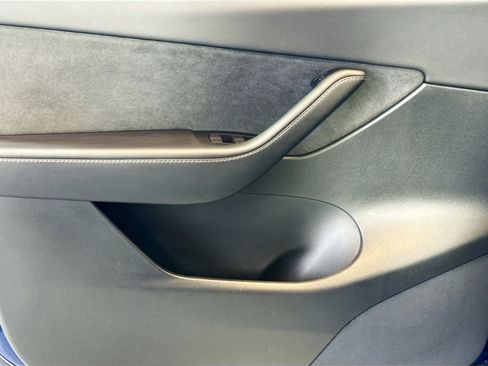 Used 2022 Tesla Model Y Performance image 11