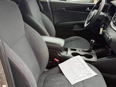 Used 2017 Kia Sorento L image 12