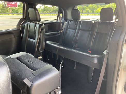 Used 2017 Dodge Grand Caravan GT FWD image 12