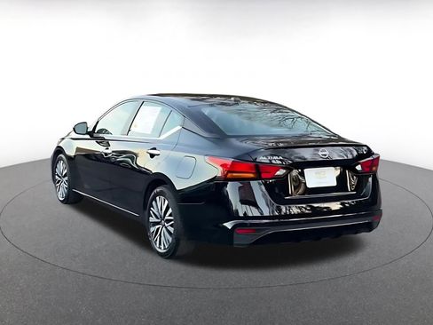 Used 2025 Nissan Altima 2.5 SV image 11