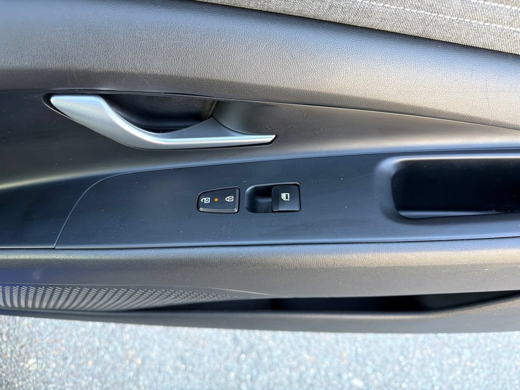 Used 2024 Hyundai Elantra Limited FWD image 14
