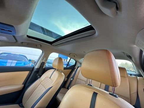 Used 2021 Nissan Sentra SV w/ SV Premium Package image 31