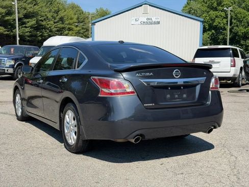 Used 2015 Nissan Altima 2.5 S w/ Sport Value Package FWD image 3