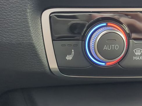 Used 2025 Audi Q3 2.0T Premium image 21