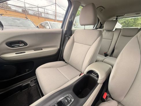 Used 2018 Honda HR-V LX image 12