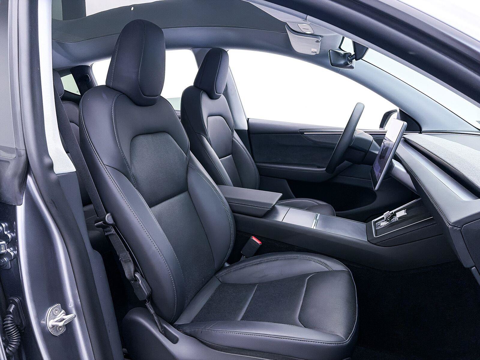 Used 2026 Tesla Model Y AWD image 33