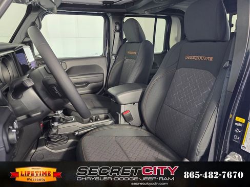 New 2025 Jeep Gladiator Mojave image 10