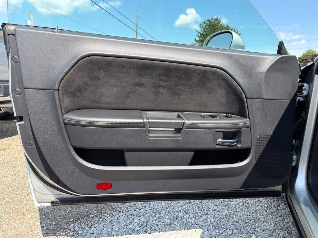 Used 2009 Dodge Challenger SRT8 w/ SRT Option Group II RWD image 44