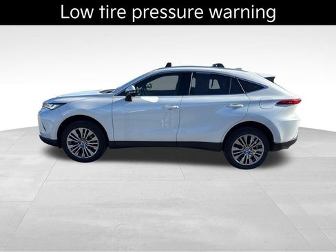 Used 2022 Toyota Venza XLE image 6