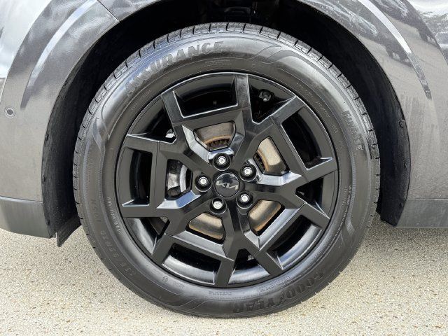 Used 2025 Kia Carnival SX w/ SX Dark Edition Package FWD image 10