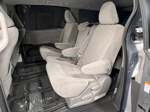 Used 2019 Toyota Sienna LE image 19