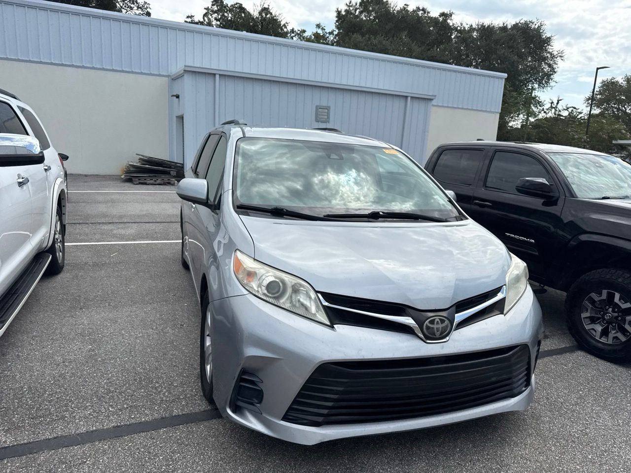 Used 2018 Toyota Sienna LE FWD image 3