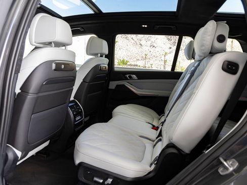 Used 2024 BMW X7 xDrive40i w/ Parking Assistance Package AWD/4WD image 20