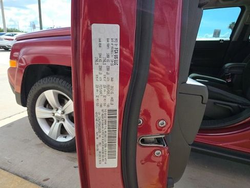 Used 2017 Jeep Patriot Latitude FWD image 28