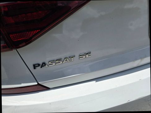 Used 2017 Volkswagen Passat 1.8T SE FWD image 23
