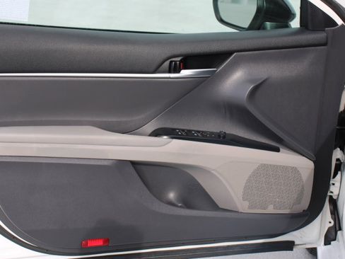 Certified 2020 Toyota Camry SE w/ Convenience Package image 10